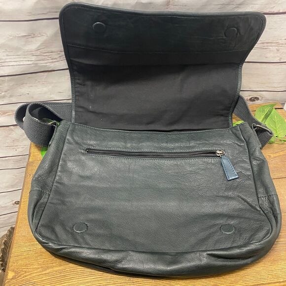 Crate Barrel Soft Leather Messenger Bag Travel Computer Tablet IPad Compartments - Picture 3 of 9